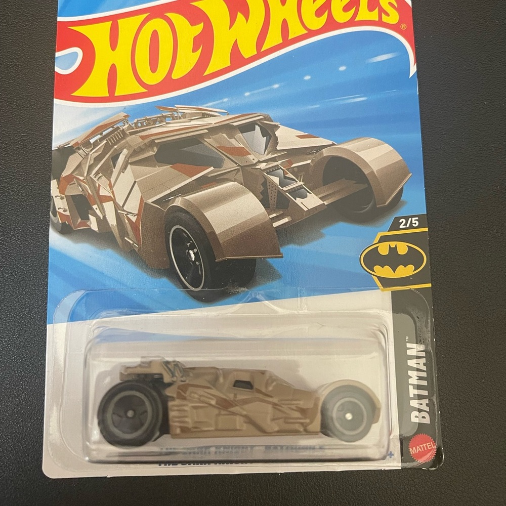 Hoot Wheels Dark Knight Batmobile - Picture 4 of 5